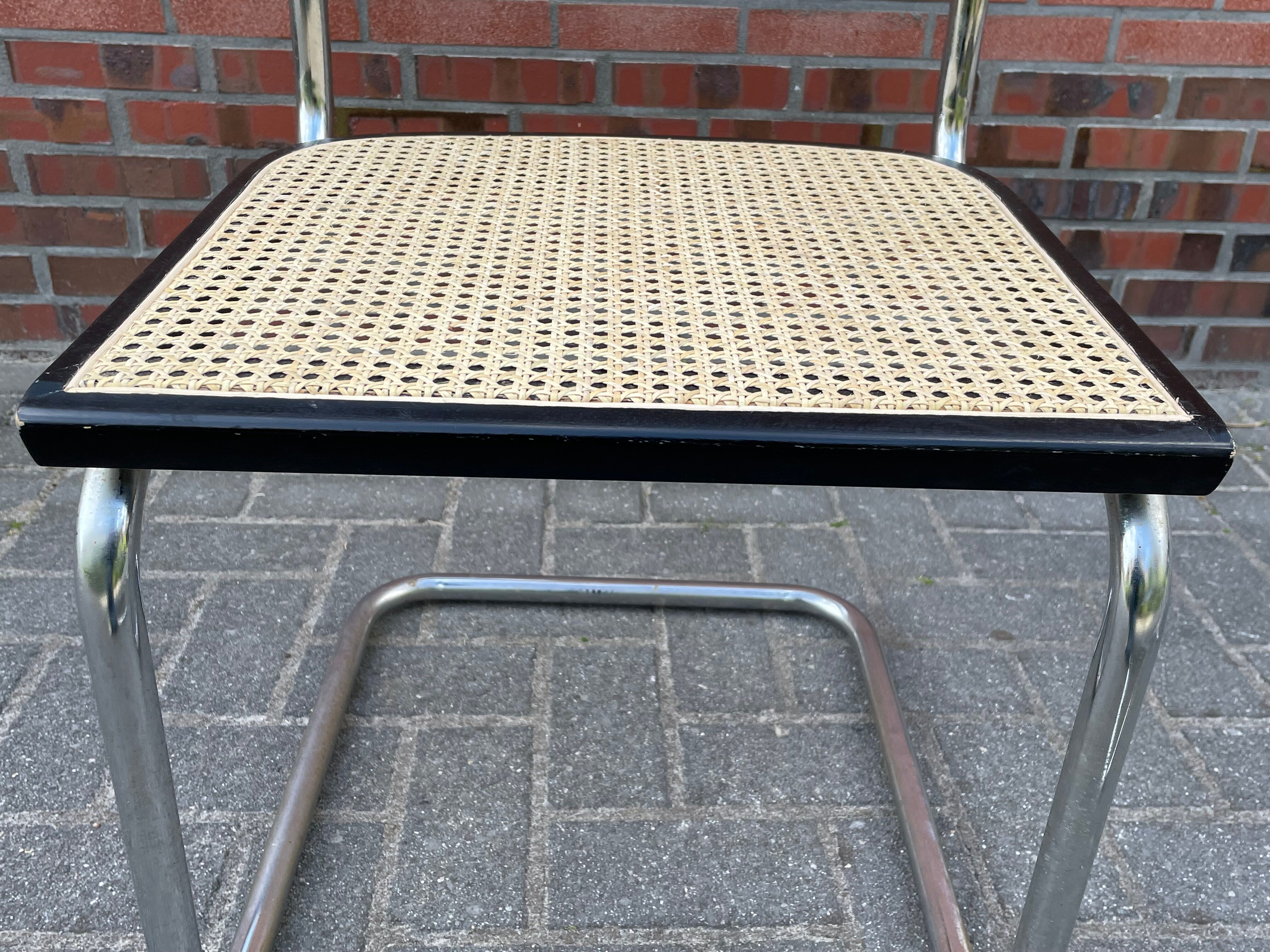 Set of 4 vintage chairs  Cesca B32 in black and chrome