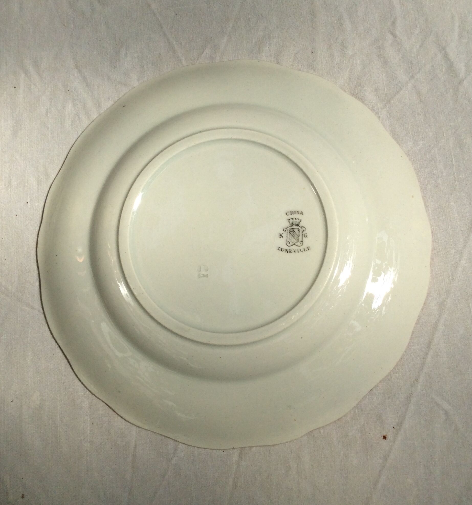 Lot of 6 old flat plates Lunéville model China in earthenware dimension: D-24cm- height -2,5