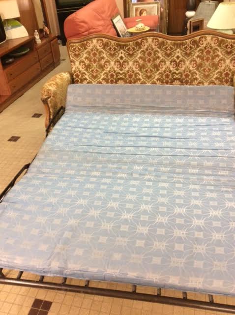Old sofa bed 3 places