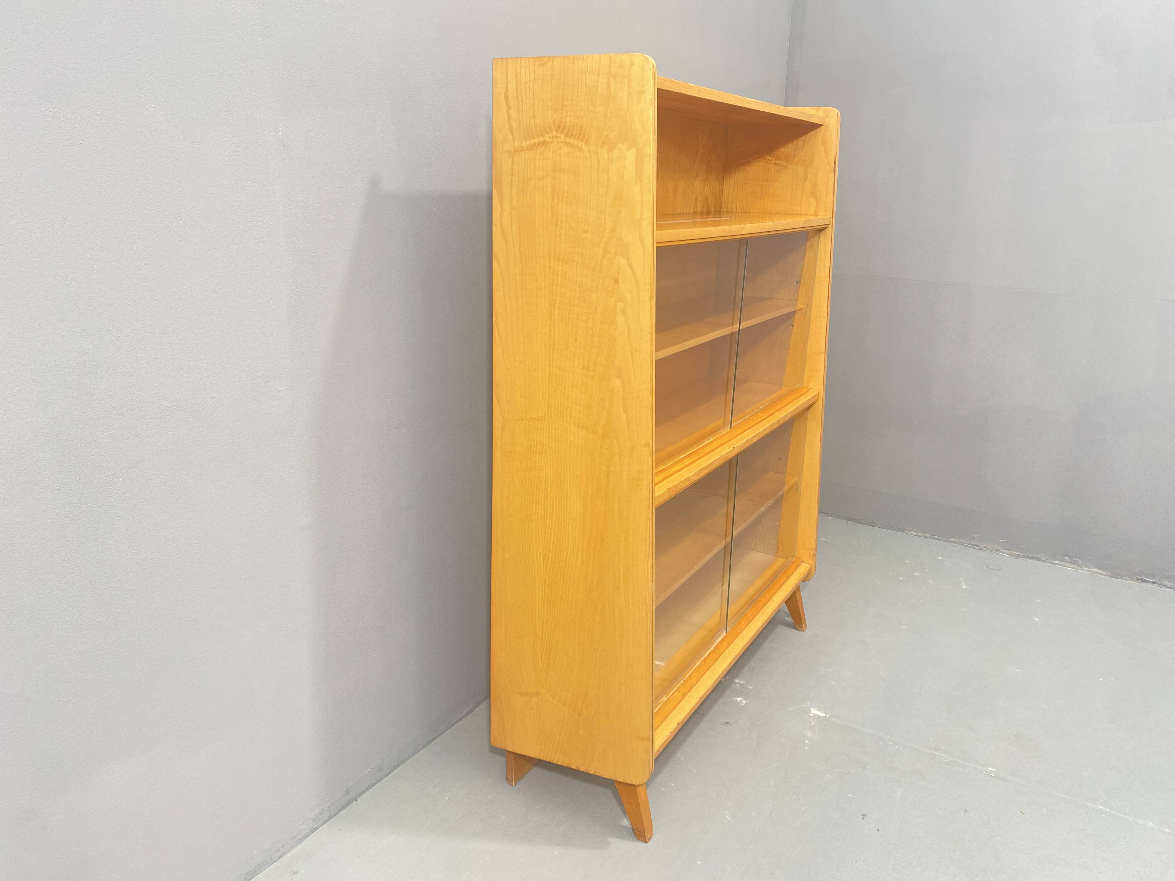 Bibliothèque vintage en noyer par František Jirák, 1960, Tchécoslovaquie