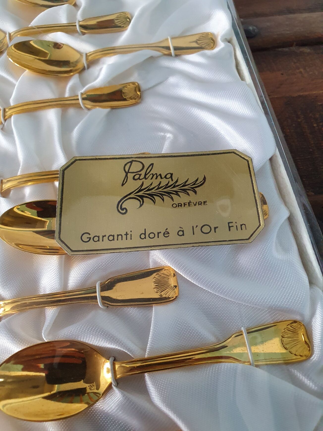 12 small spoonfuls a mocha in golden metal