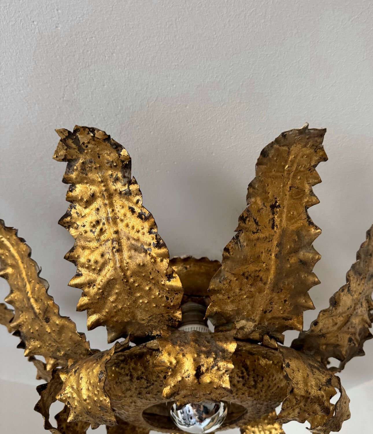 Plafonnier soleil fer forgé doré années 60