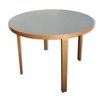 Table ronde 90A par Alvar Aalto pour Artek