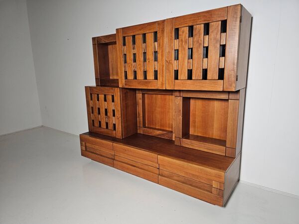 Buffet Plato en bois de noyer massif par Ferdinando Meccani, 1969