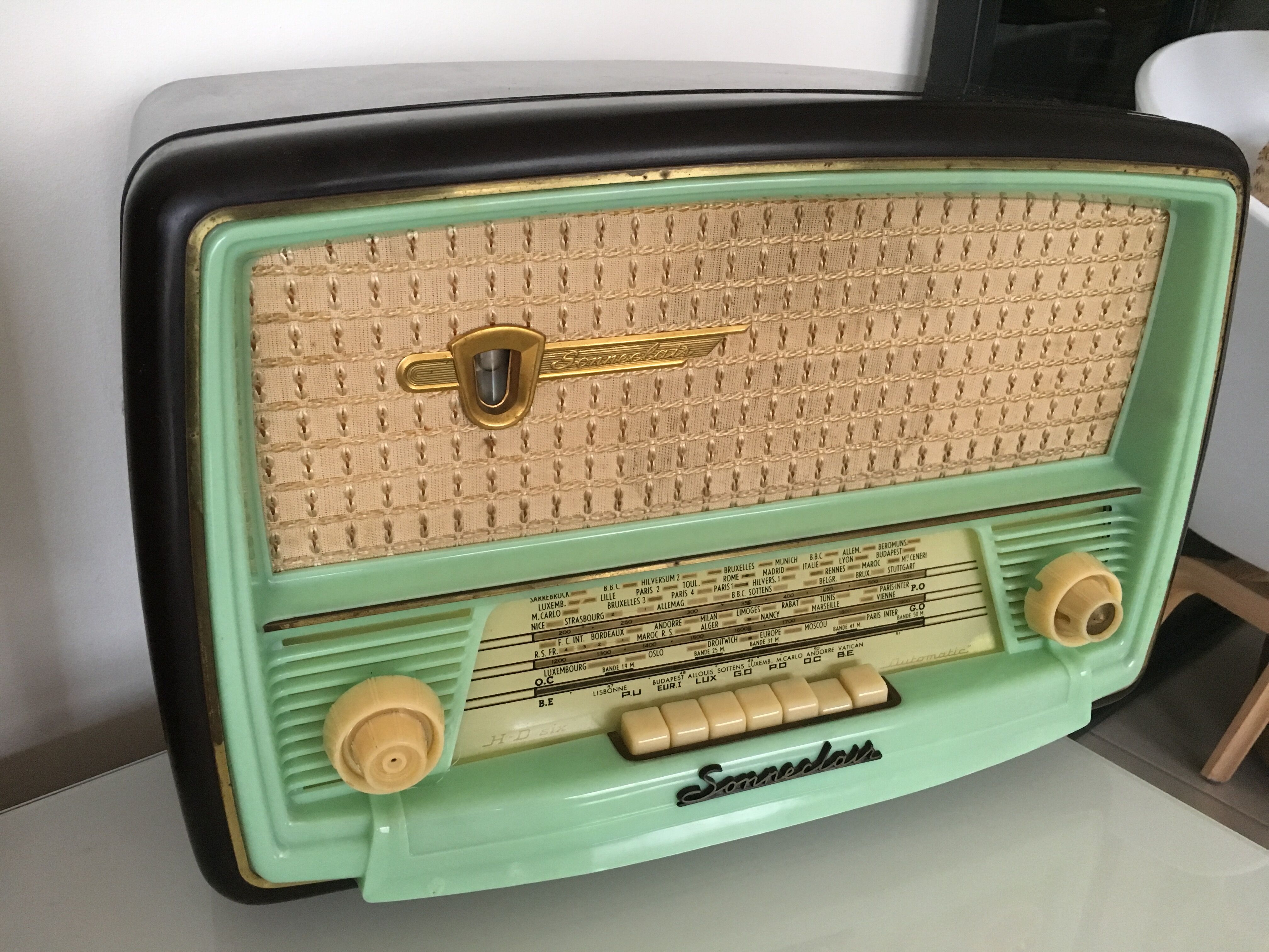 Vintage Sonneclair radio station