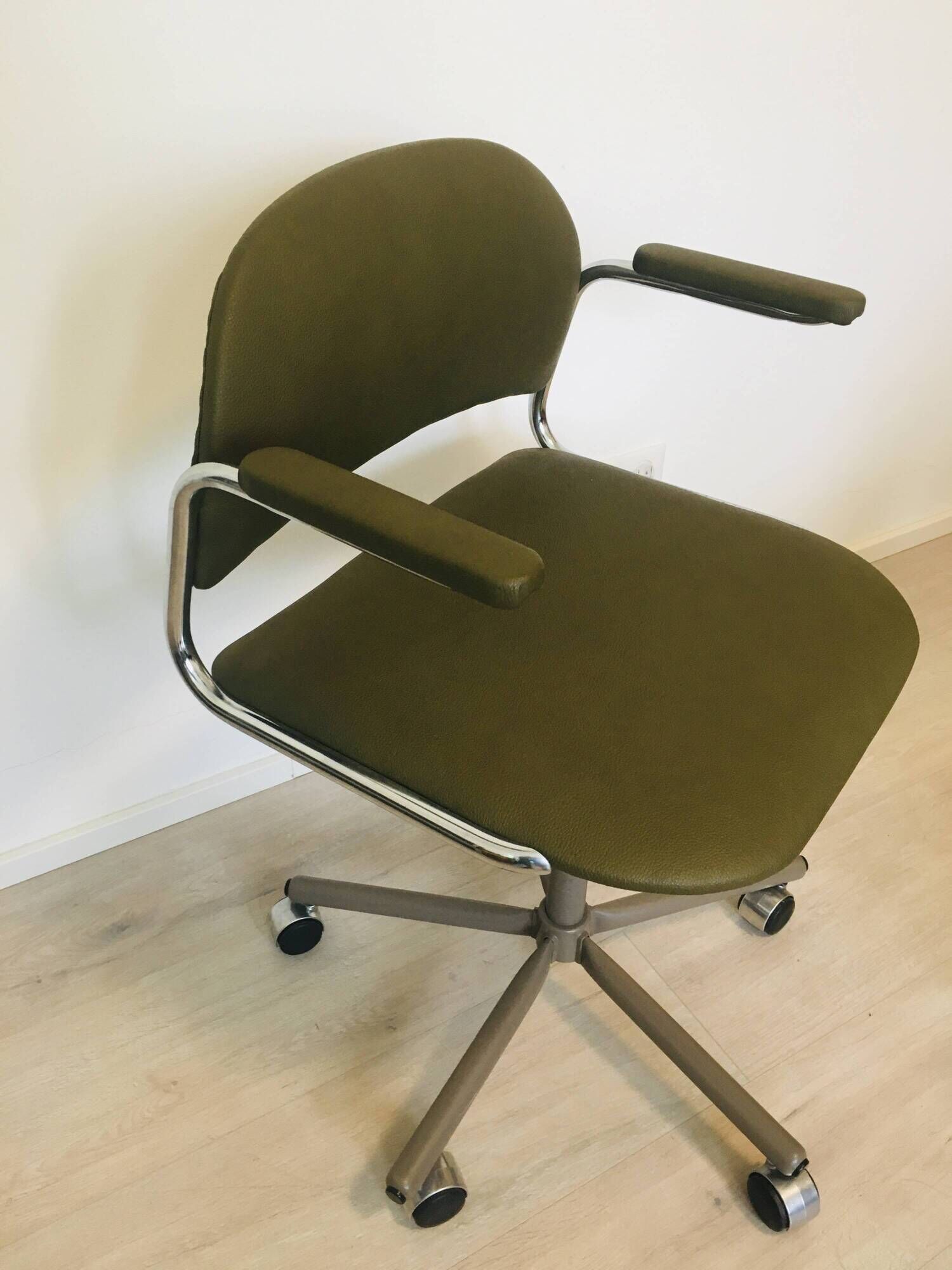 Fully Restored Olive Office Desk Chair by Kovona, Czechoslovakia 1970’s