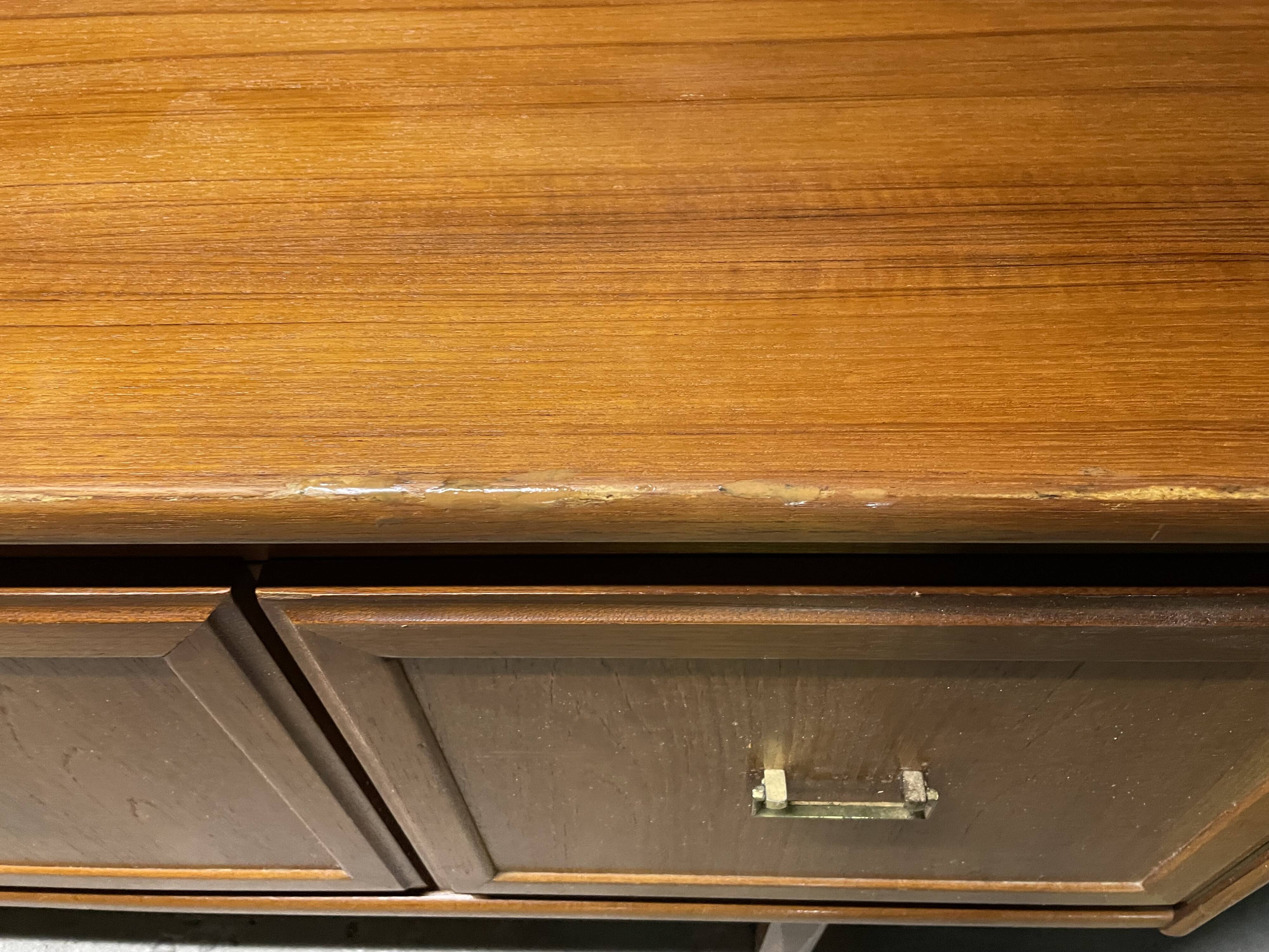 Teak enfilade from the 1970s by the English brand William Laurence.