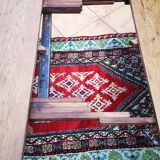Round table in oak tapered feet with extension cords