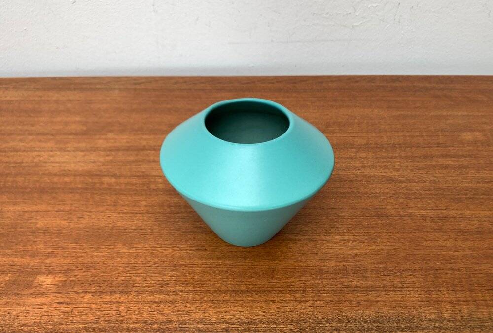 Minimalist ceramic vase from the Asa collection, 1980s.