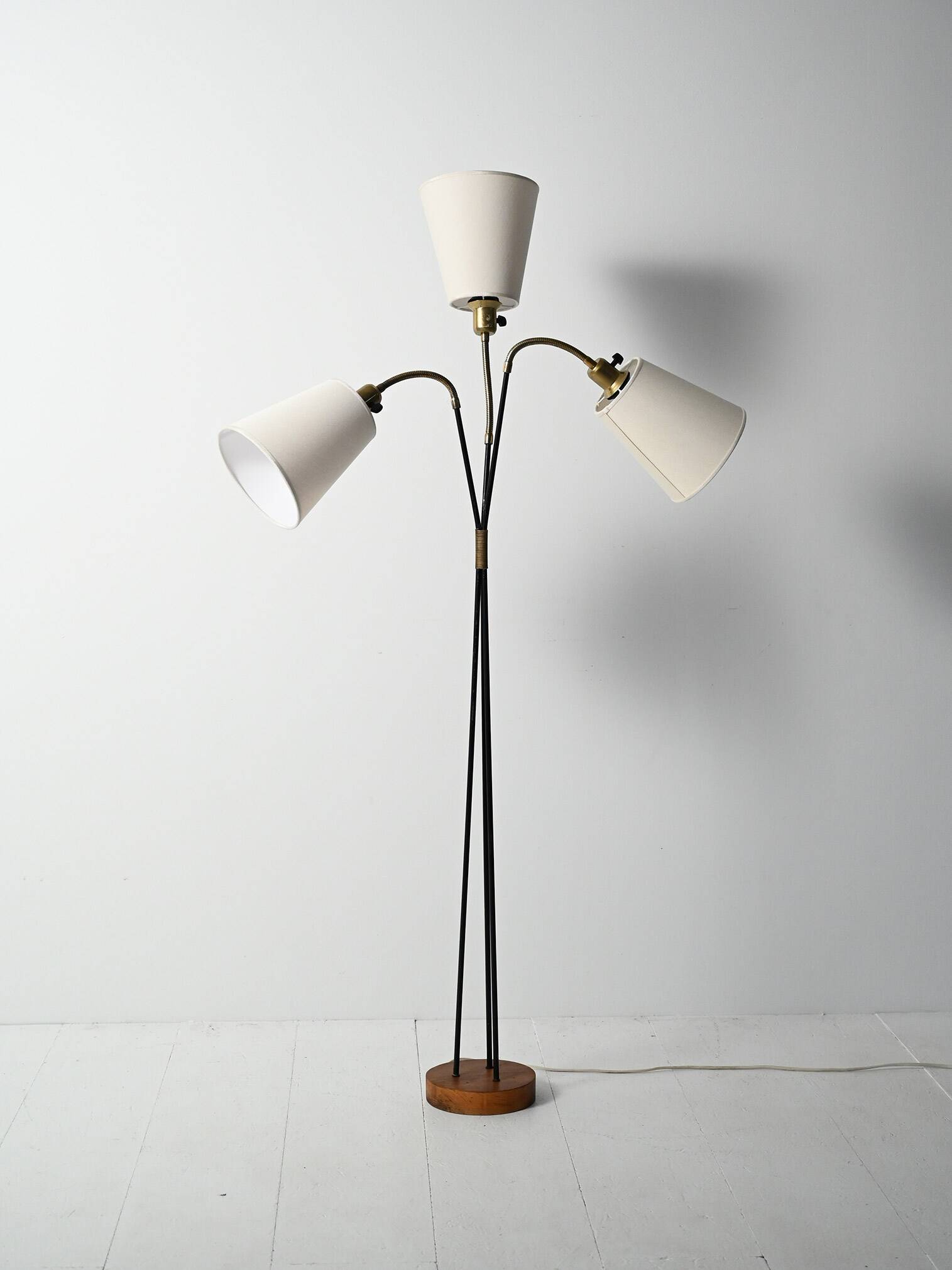 Lampadaire scandinave à trois lumières