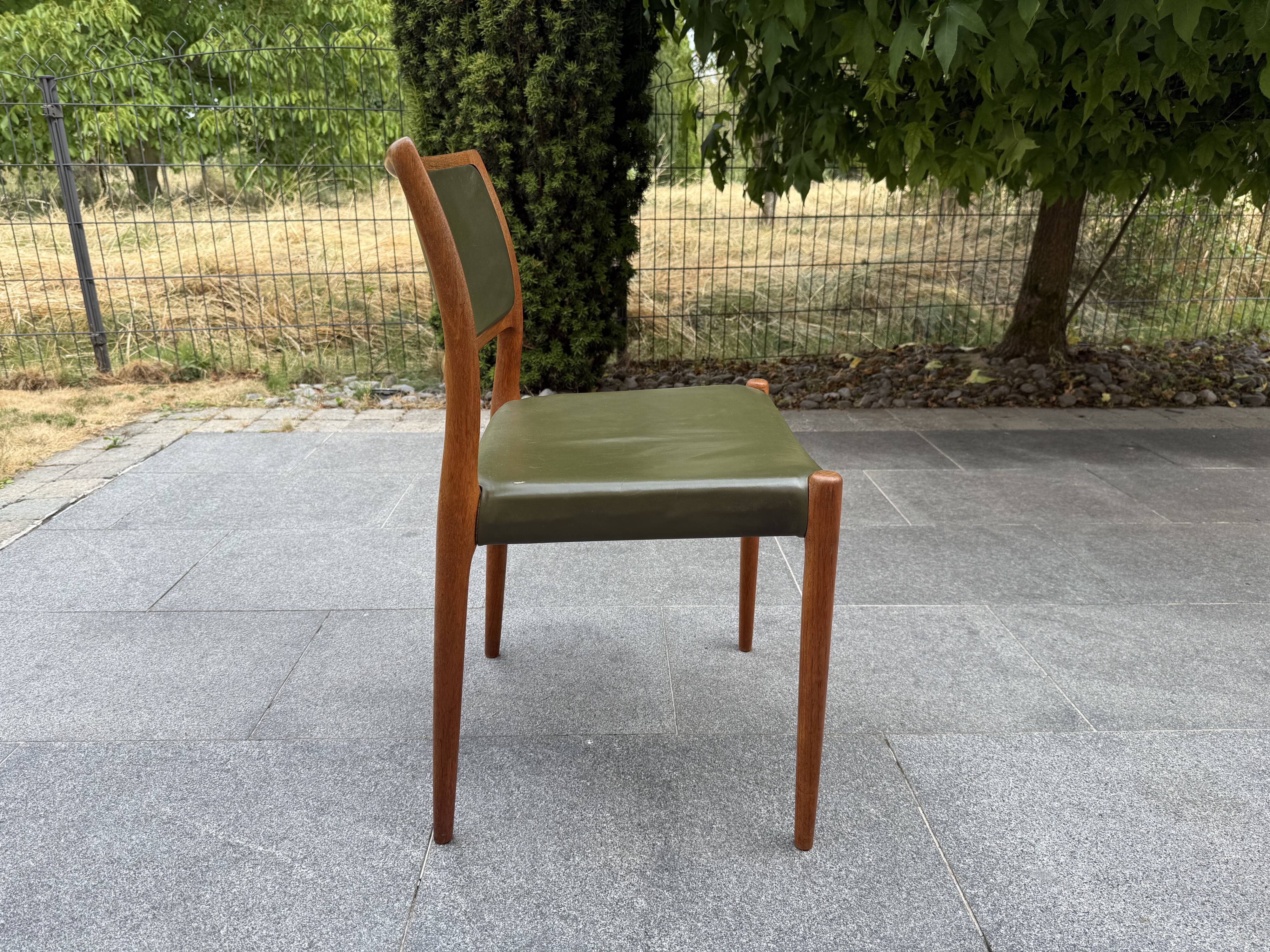 Lot de 6 chaises scandinave J.L. Møller Model 80 années 1960
