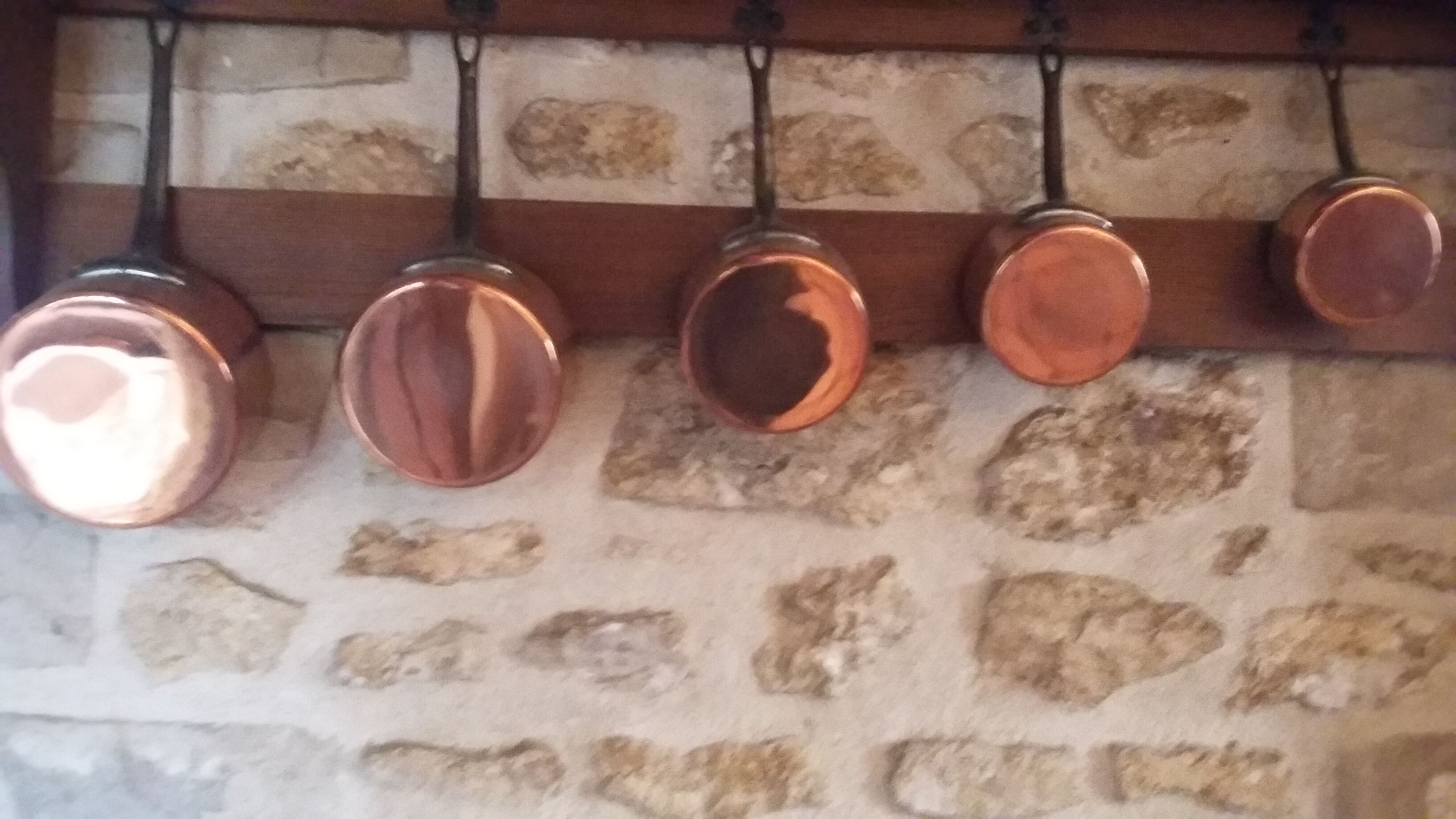 5 casseroles en cuivre