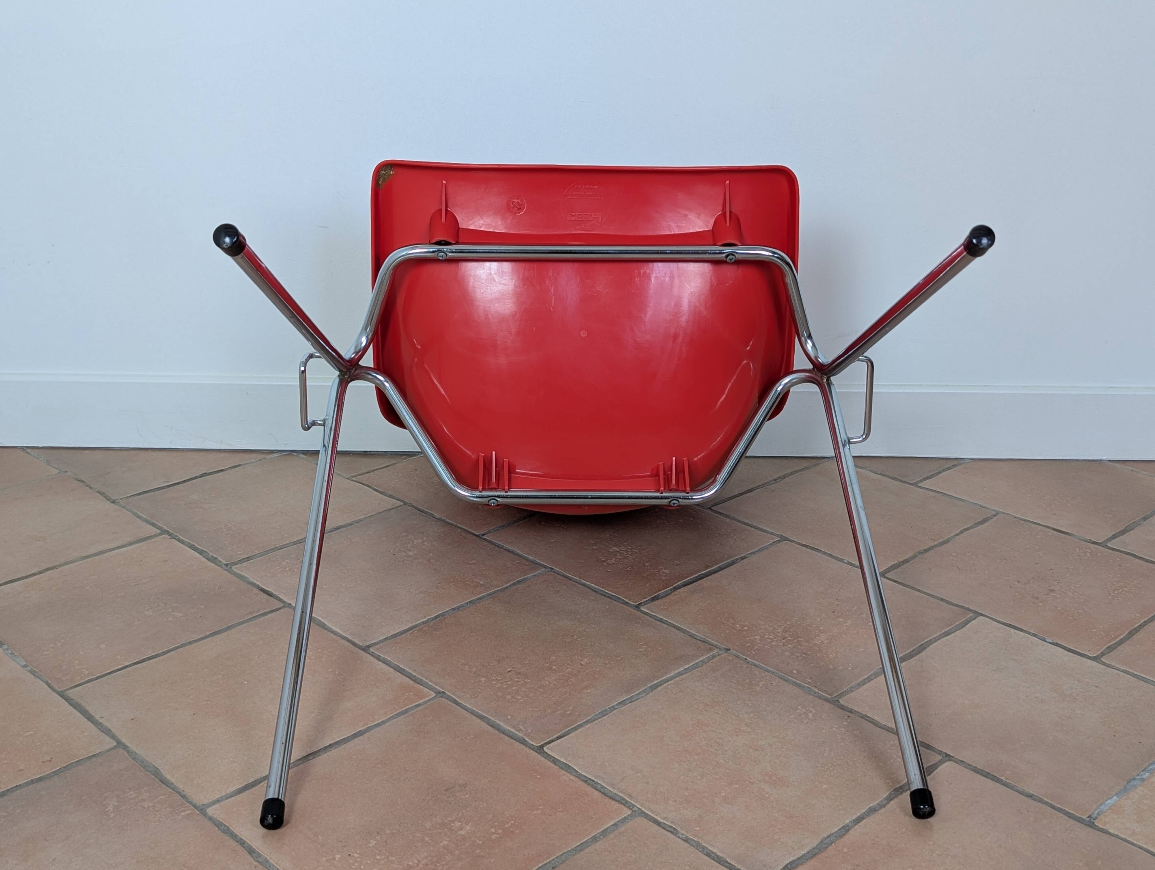 Lafargue L202 stackable chairs