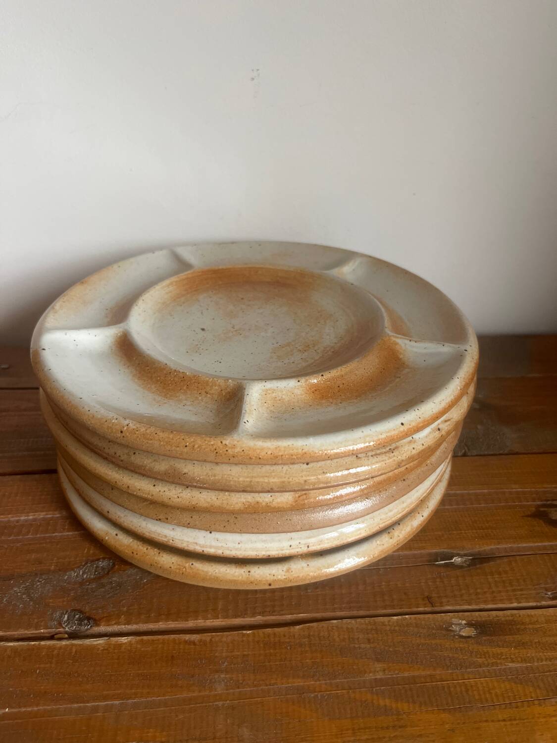 6 stoneware plates