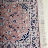 Saroukh design rug in fringed wool with a pink background 90x166cm