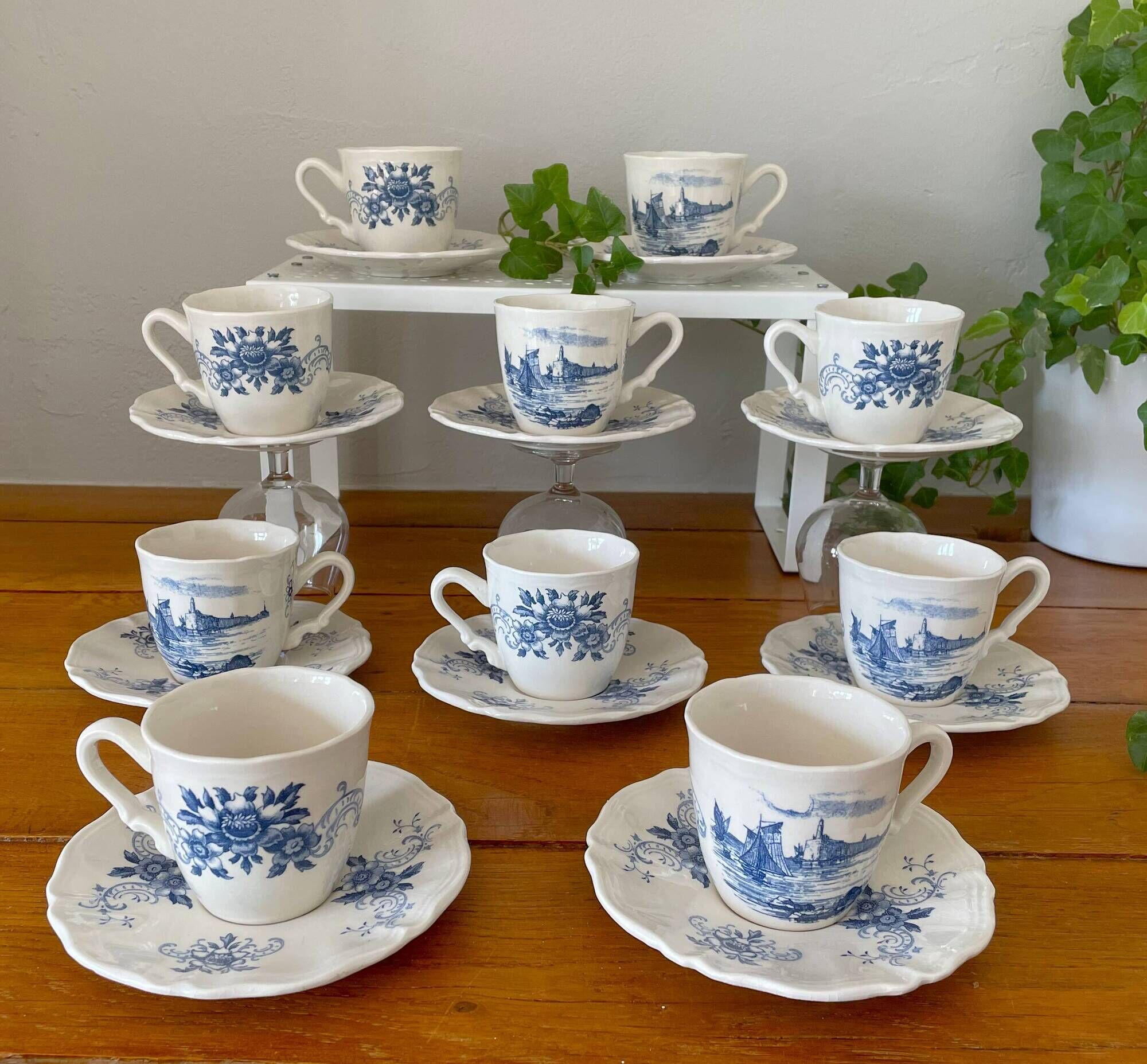 Antique coffee service in Sarreguemines earthenware.
