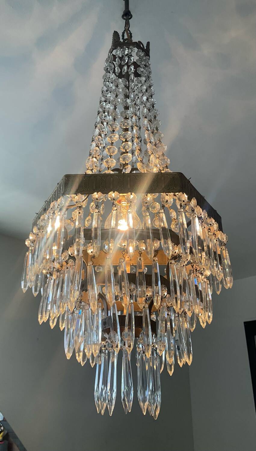Lustre Montgolfière en laiton et pampilles