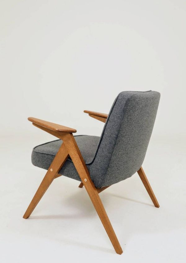 Fauteuil vintage entièrement rénové, revêtement en laine graphite.