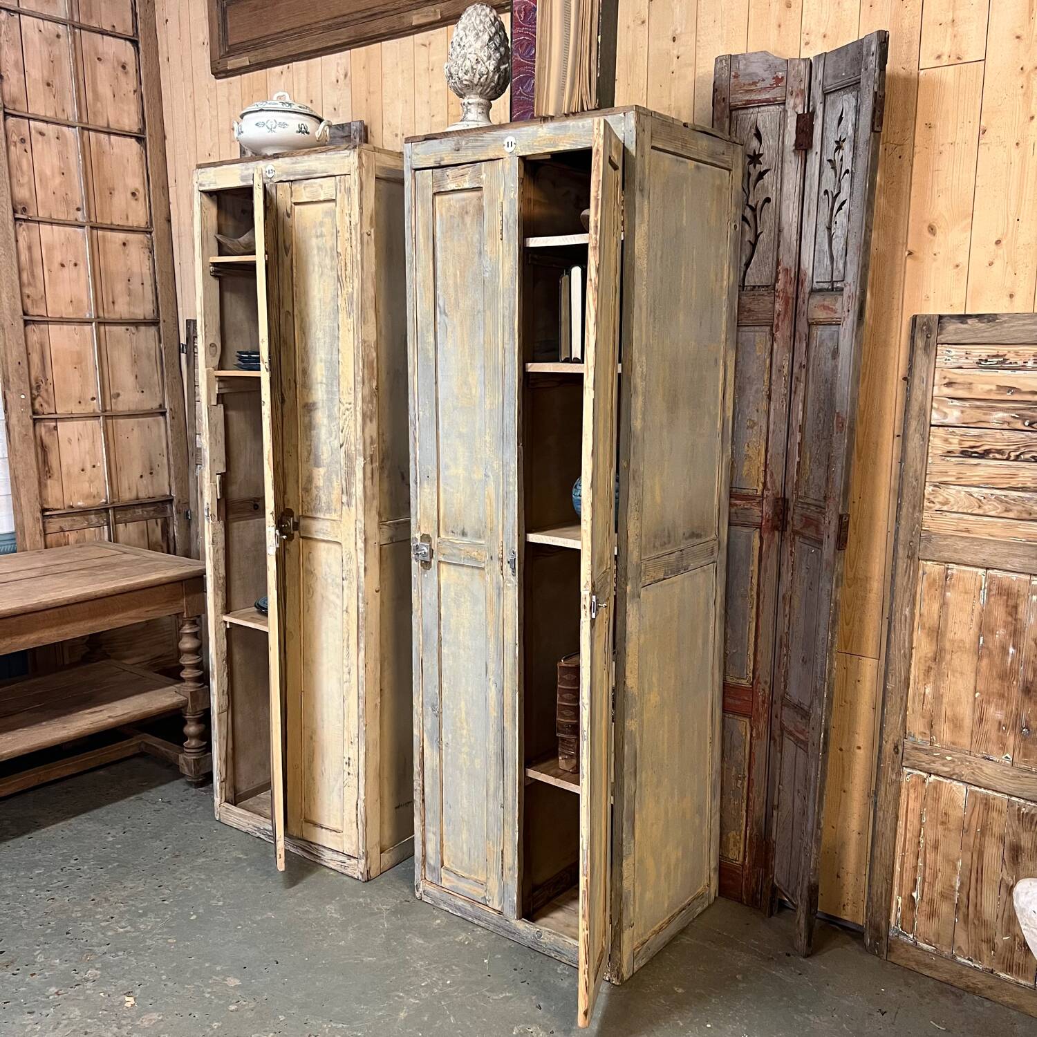 Two-door workshop locker N.43