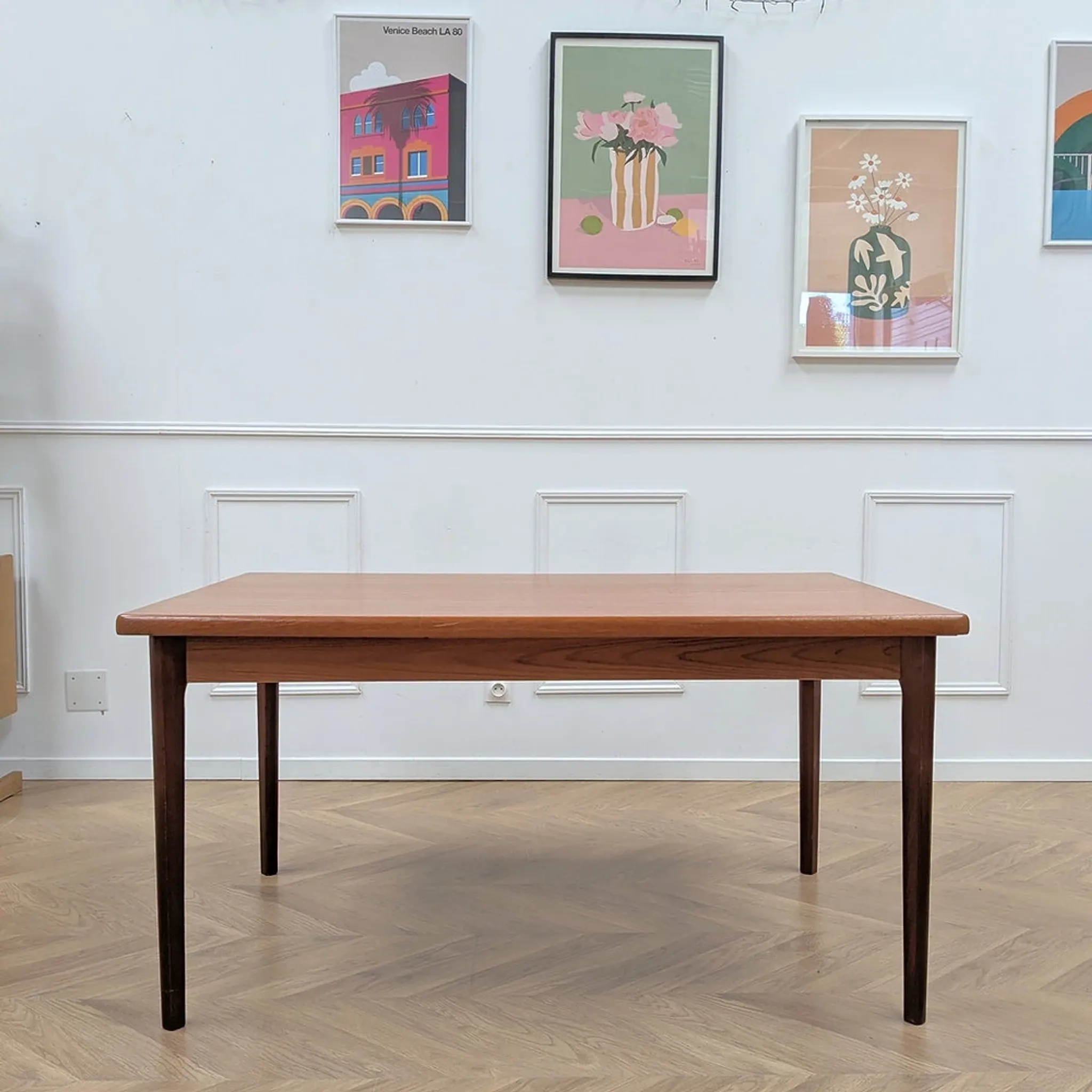 Vintage extendable dining table with 2 extensions in teak.