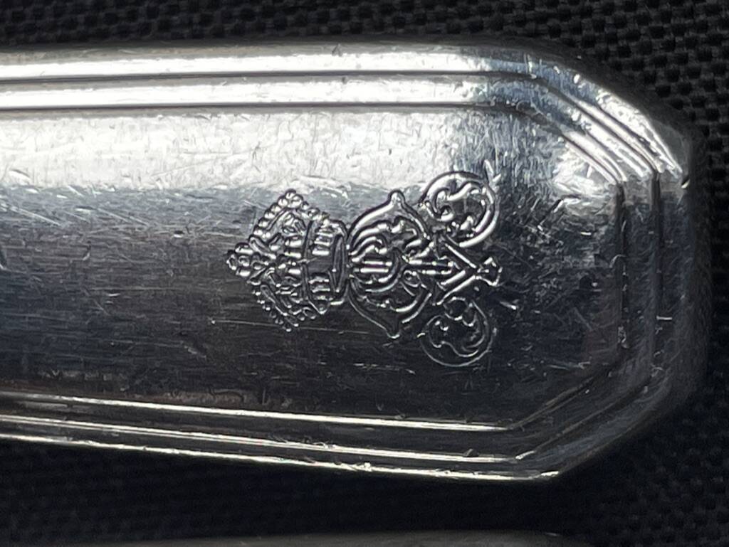 6 George V numbered knives including 3 Christofle