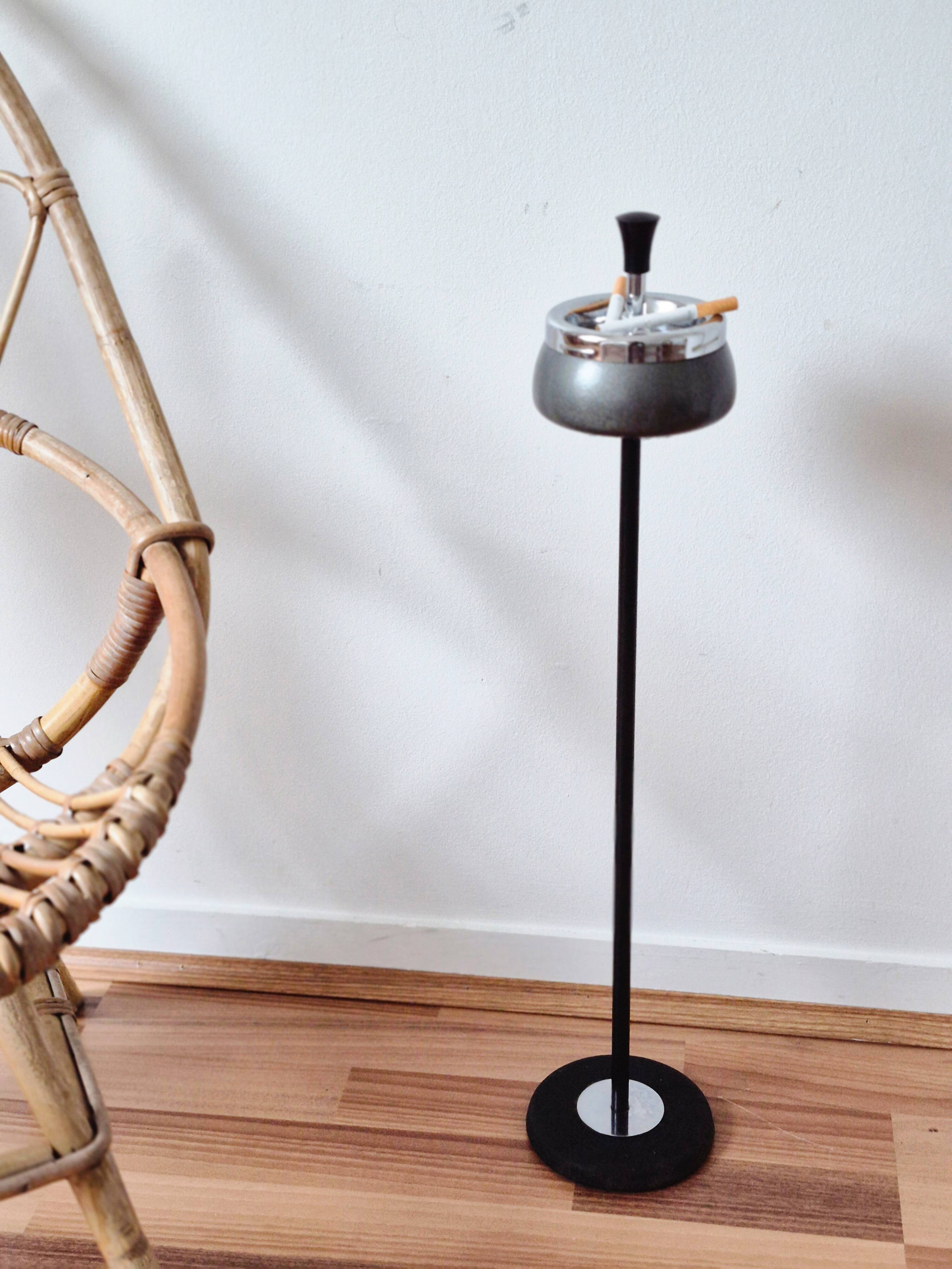 Cendrier  sur pied   , vintage français, années 70