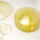 10 assiettes, un grand plat central et 4 sous-verres