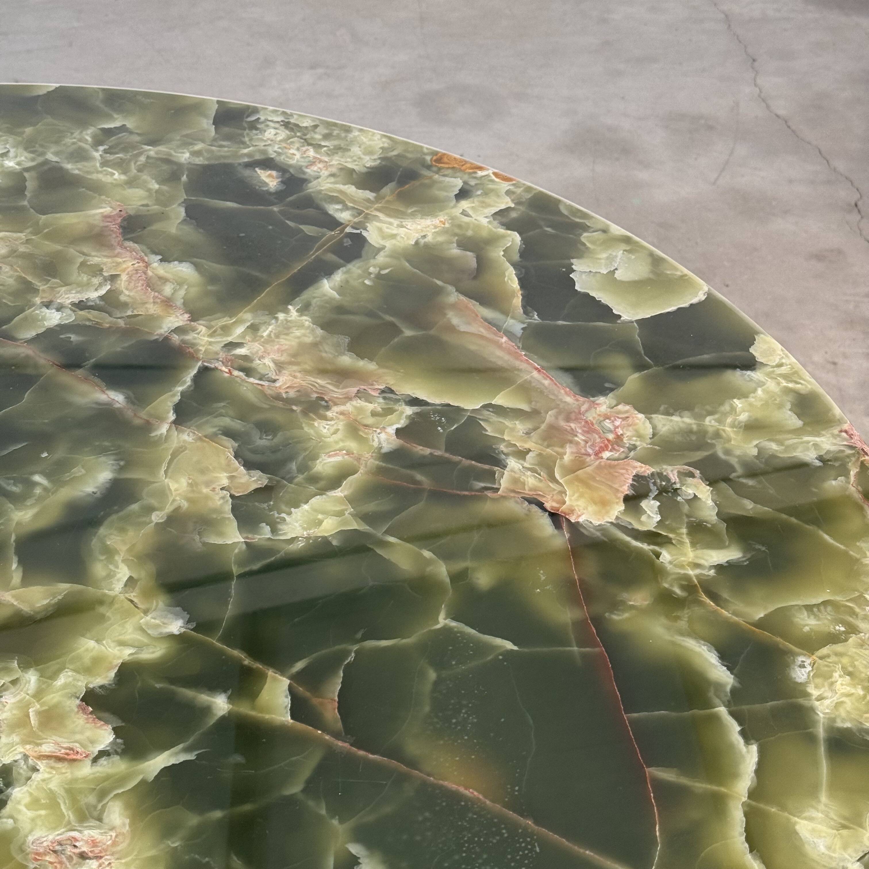 Round dining table in onyx and solid walnut by Osvaldo Borsani, 1950s.