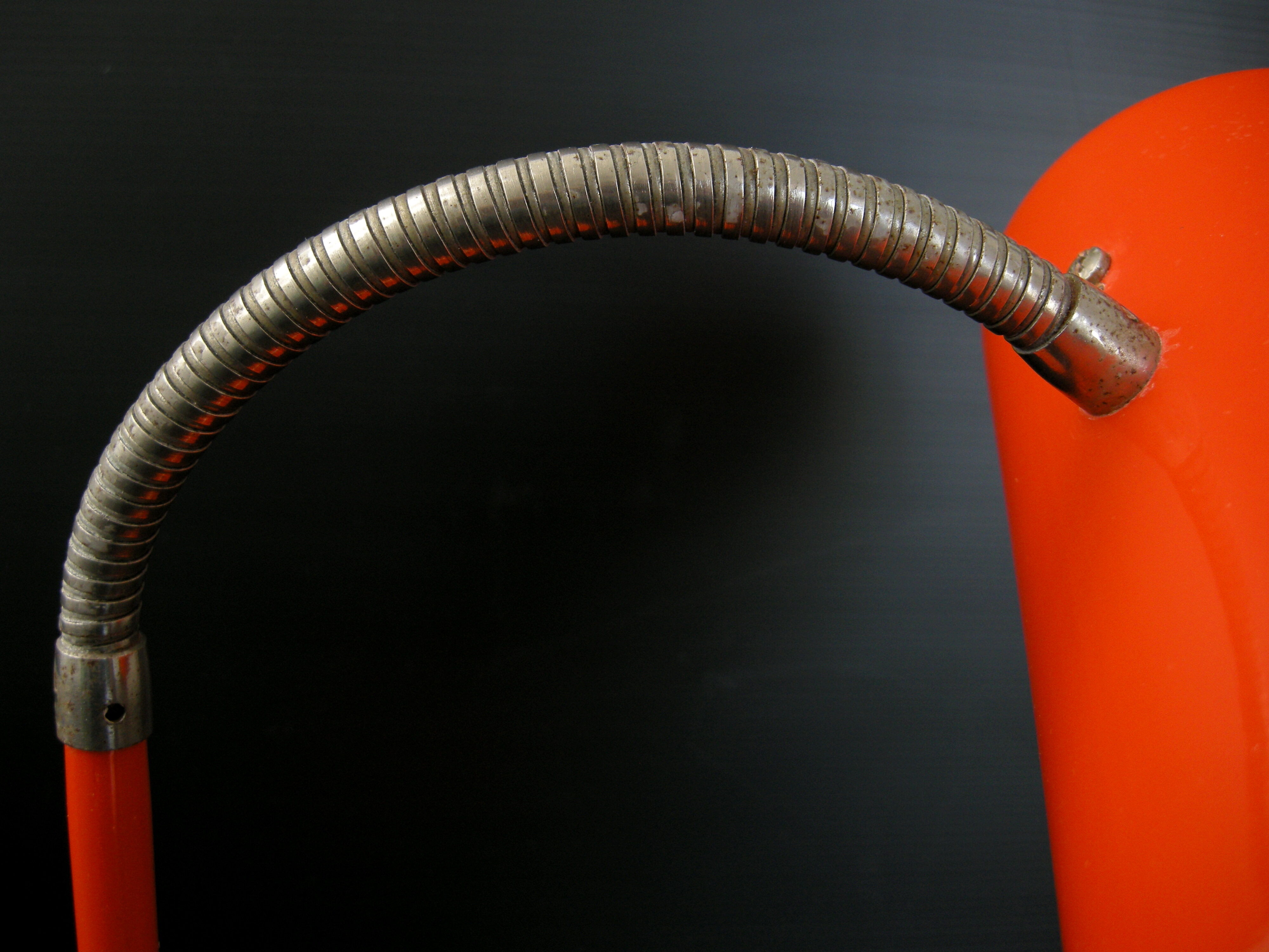 Lampe vintage 1970 métal laqué orange