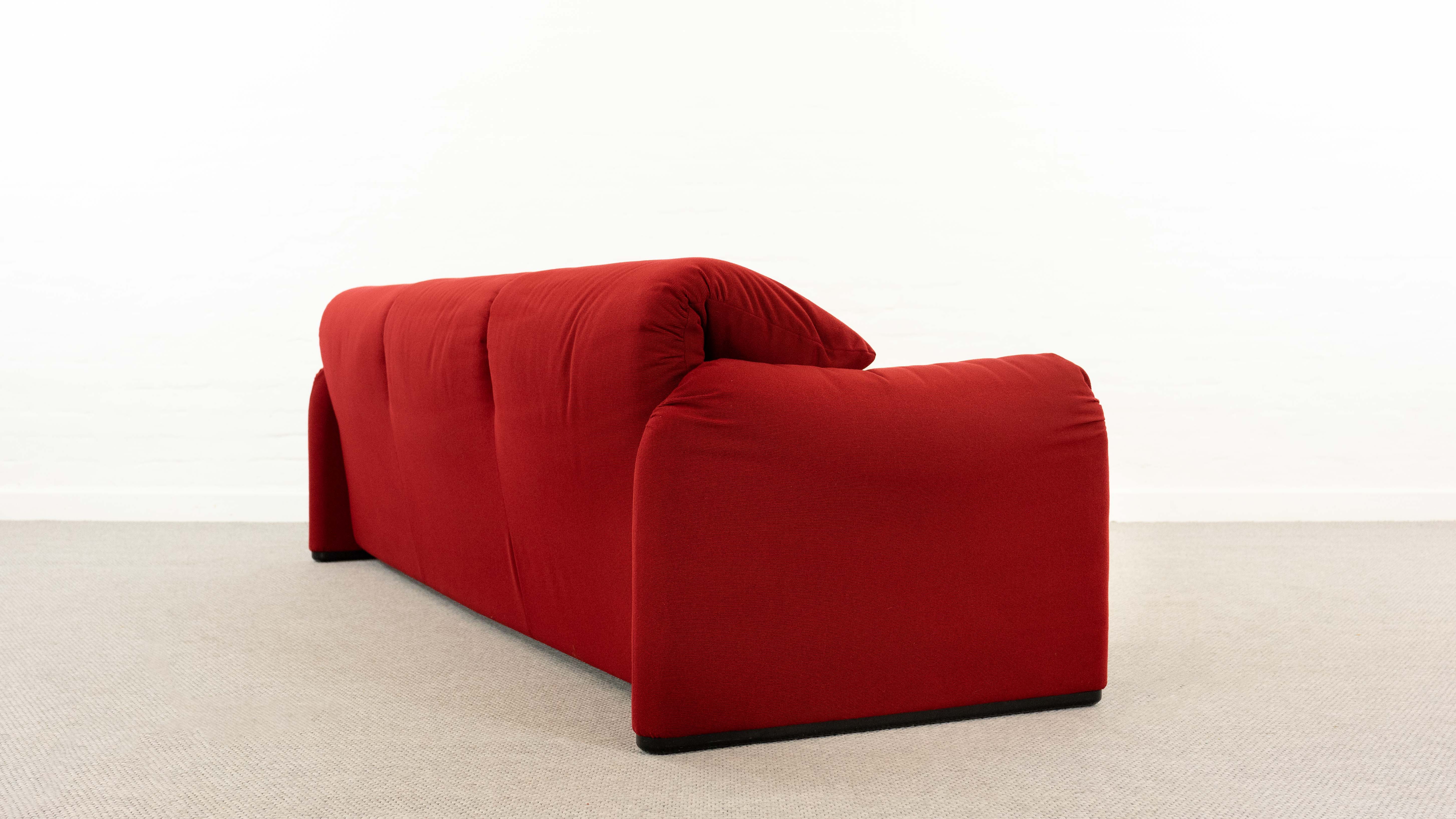 Maralunga 3-seater Sofa red by Vico Magistretti for Cassina, Italy