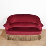 Sofa and pair of toad armchairs in red velvet.