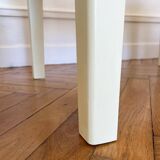 Table basse jaune en bois massif