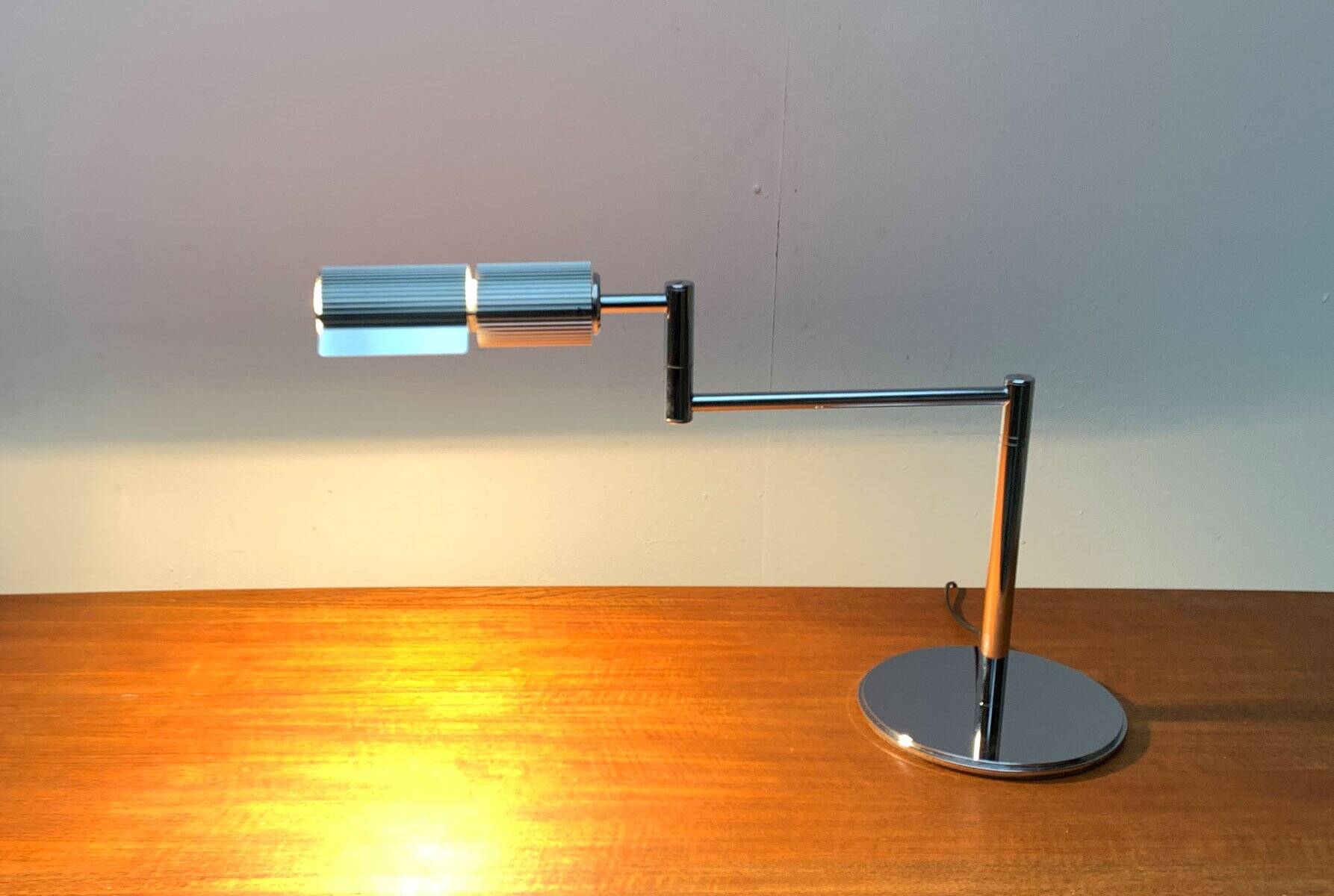 Lampe de table Haloprofil de l'ère spatiale vintage par V. Frauenknecht pour Swisslamps International, années 1970