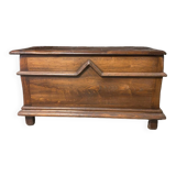 Opening bench in old oak wood