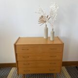 Chest of drawers with spindle feet