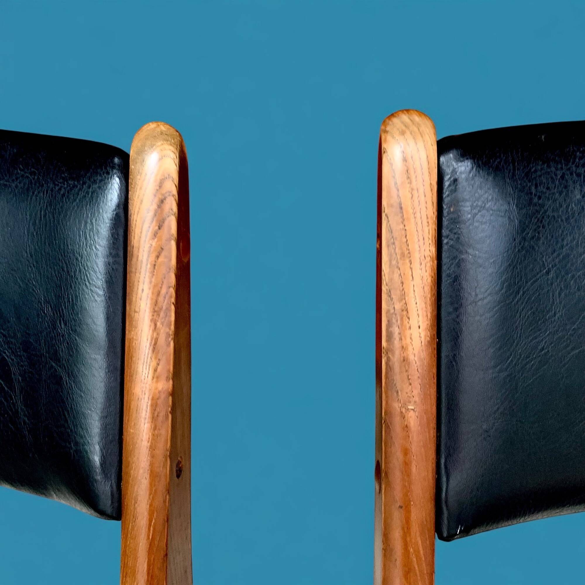 Pair of Scandinavian chairs in wood and black skai