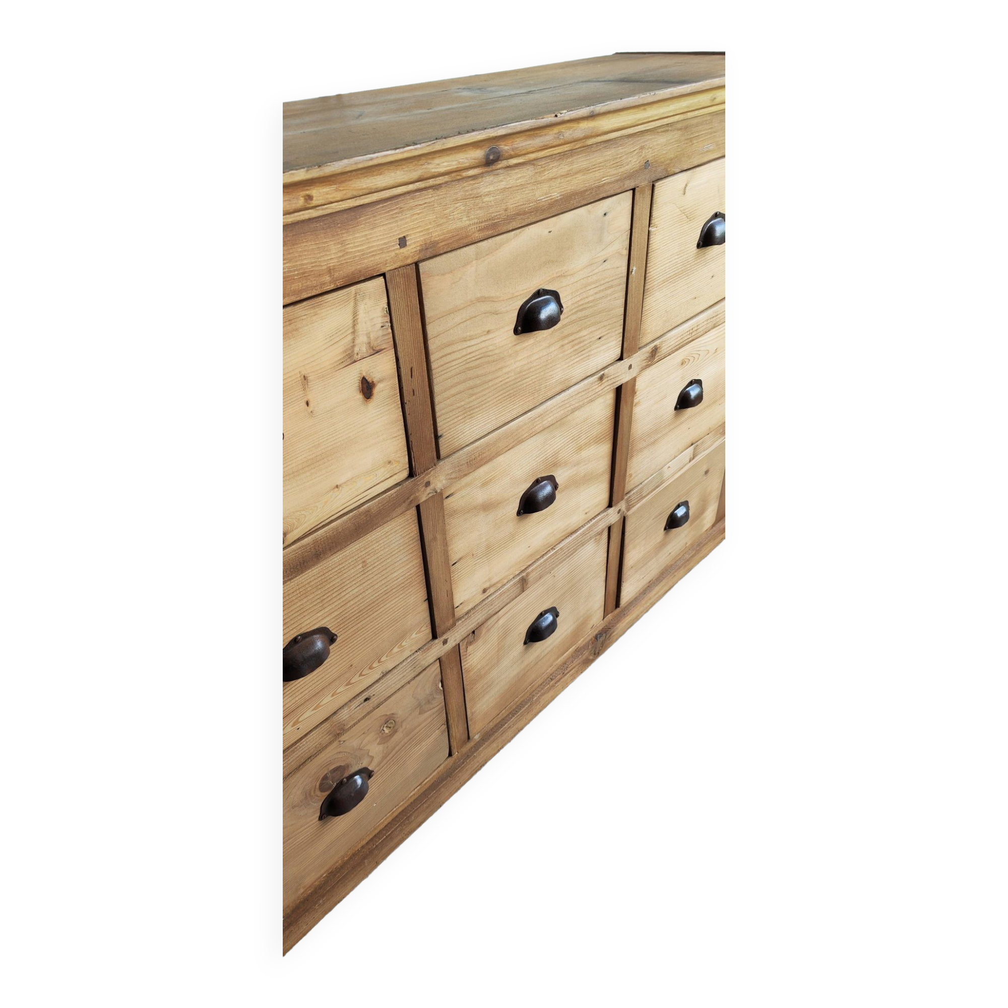Trades furniture 9 drawer pine handles shells