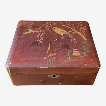 Lacquered wooden box Japan