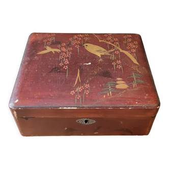 Lacquered wooden box Japan