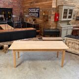 Elm farmhouse table spindle legs