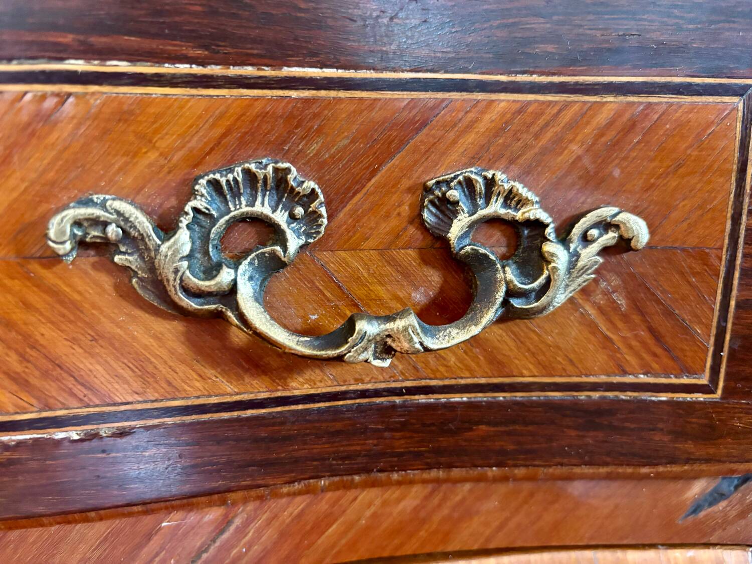 Petite commode style Louis XV