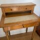 Petit bureau ou bonheur du jour