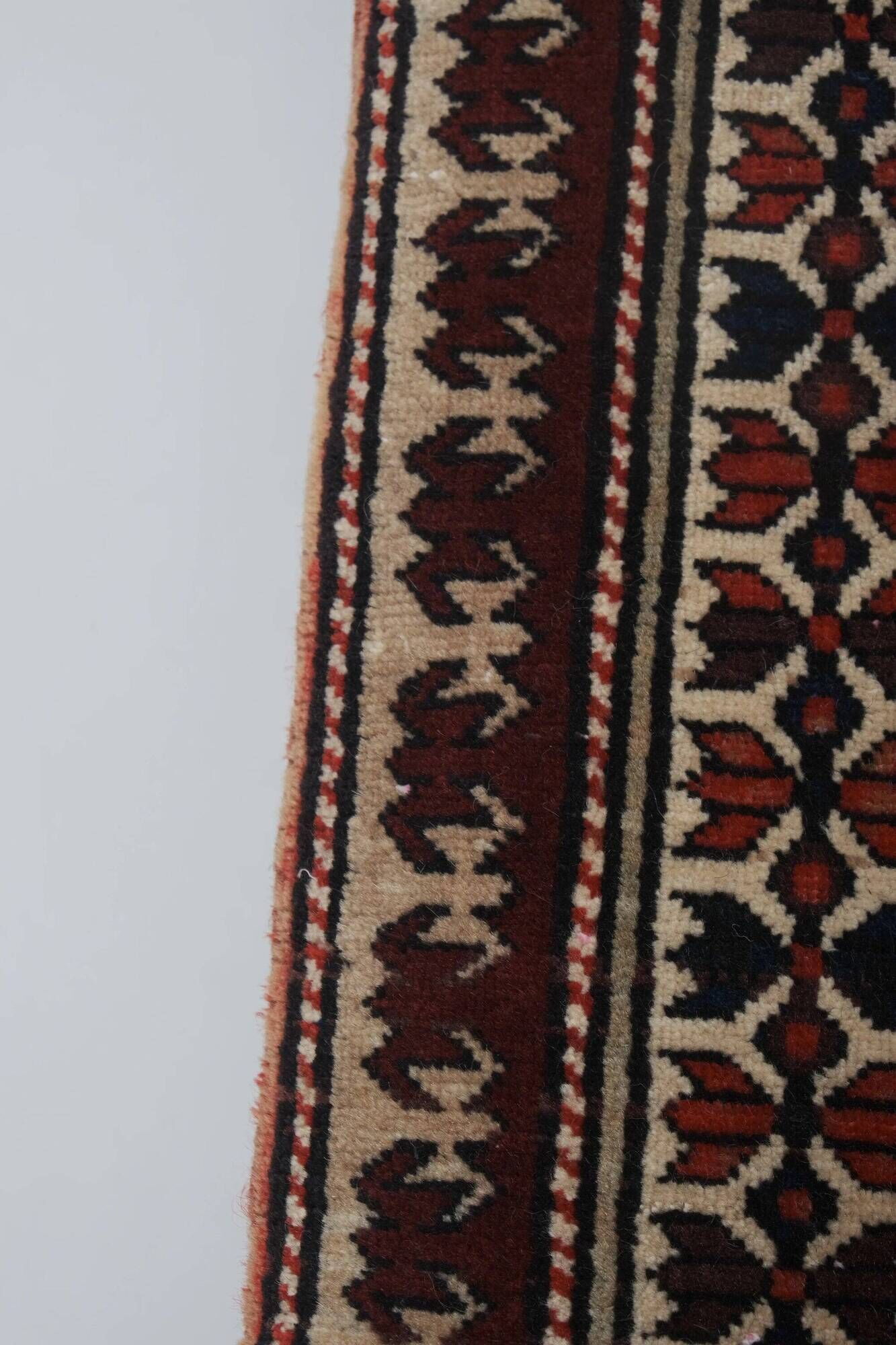 Vintage Turkish handmade rug 140x206 cm