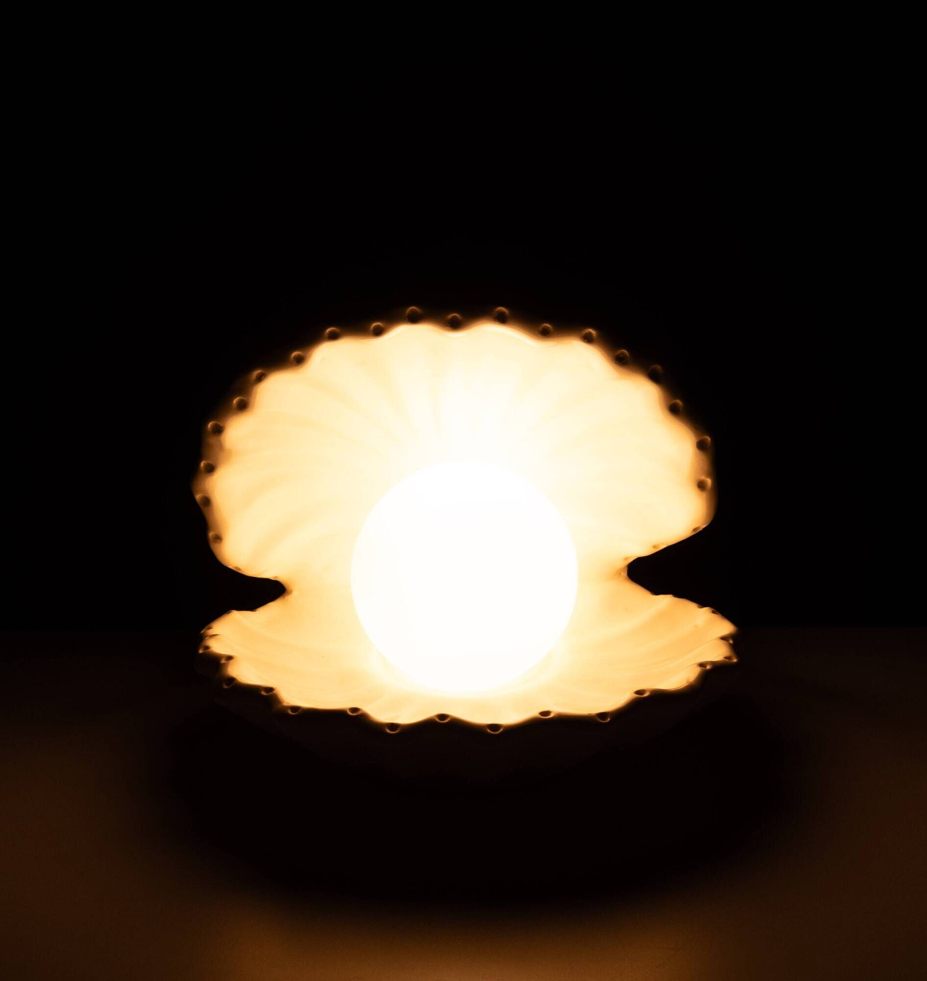 Lampe de table coquillage en céramique blanche des années 1970