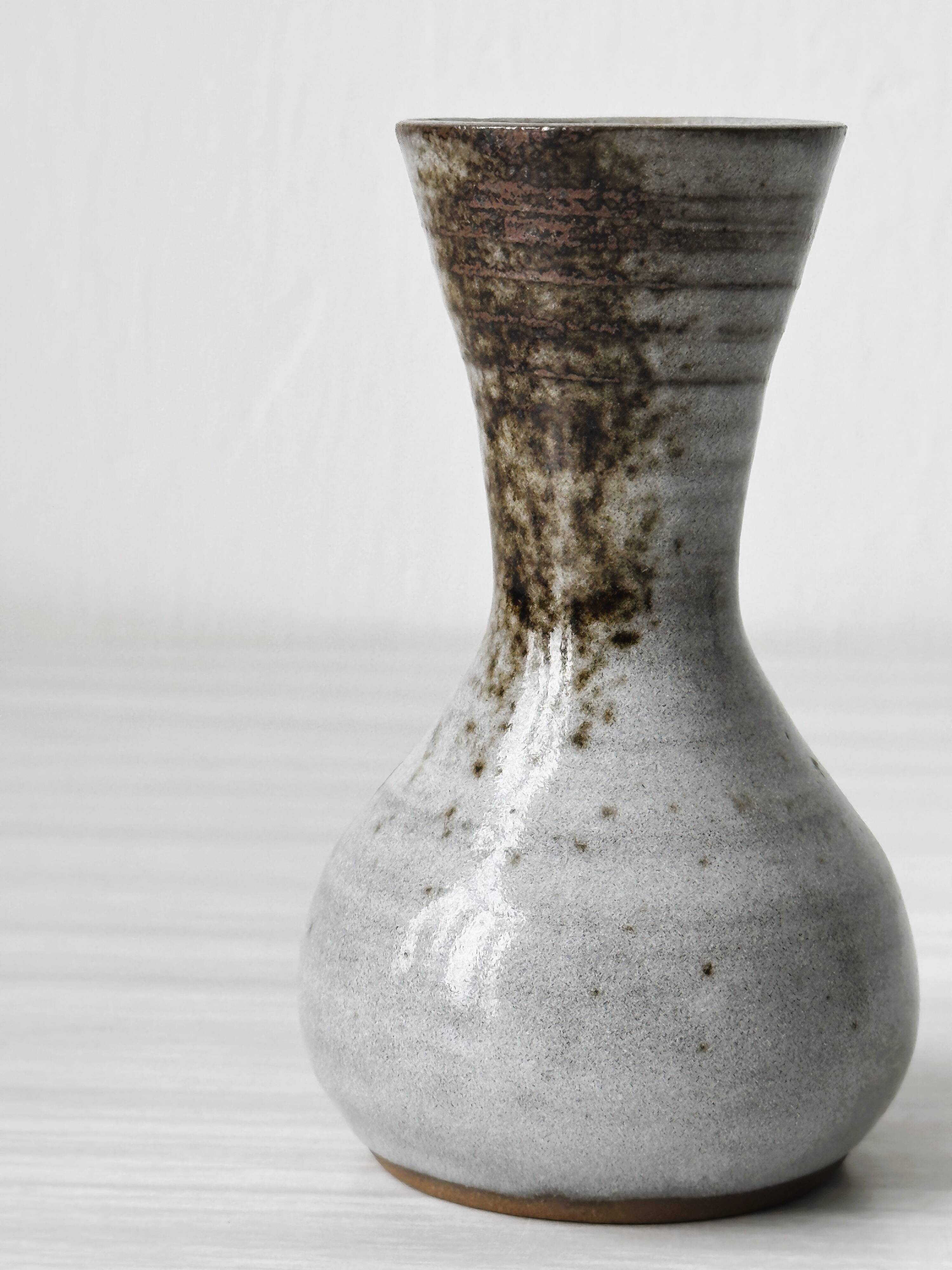 Small soliflore vase in Sandstone from the Loir Sandstone