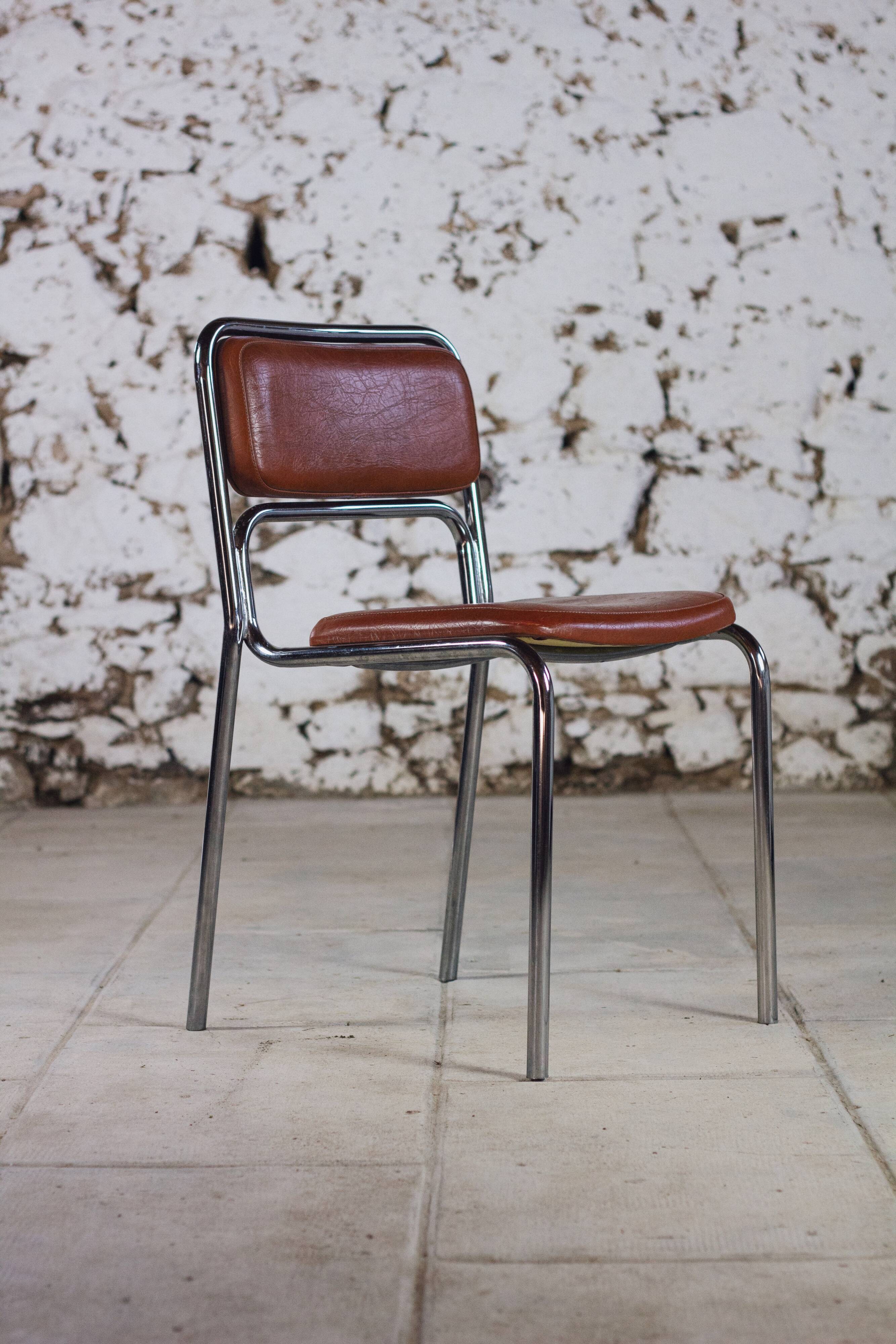 8 vintage tubular chrome and skai chairs, 1970