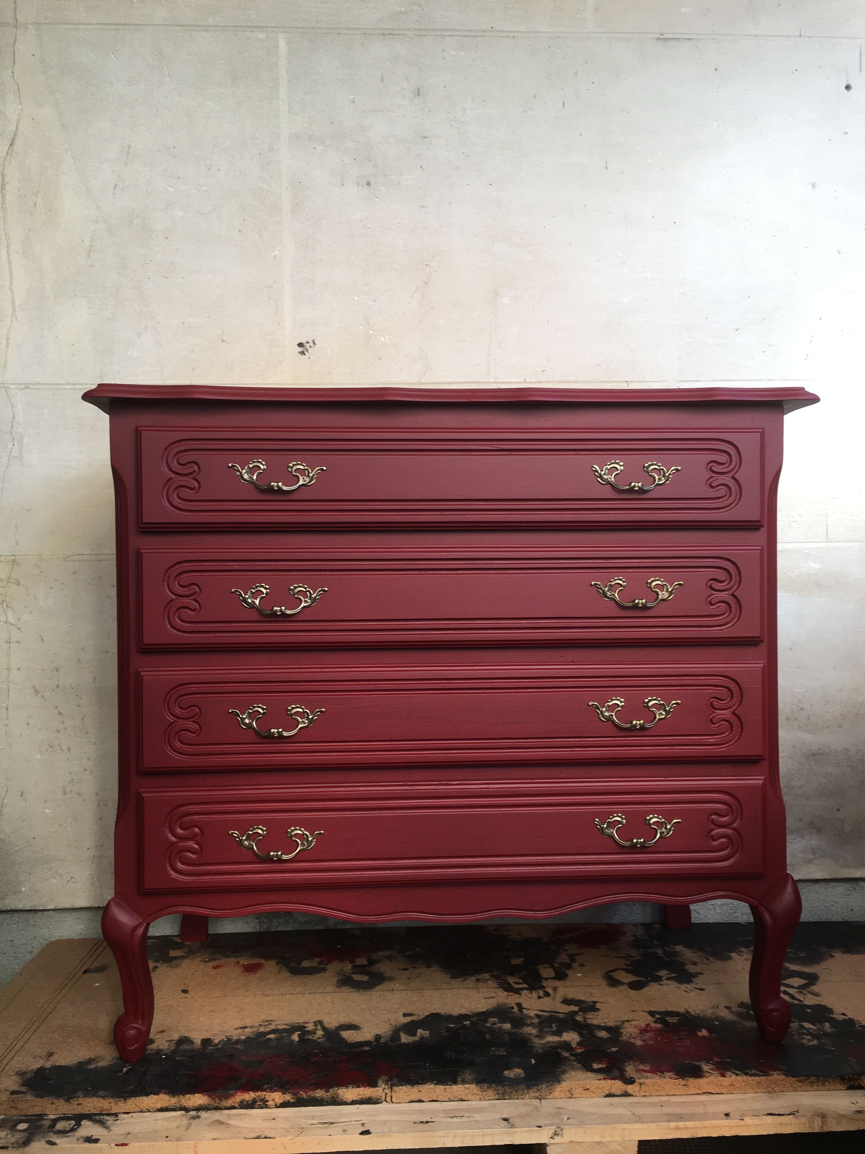 Vintage red dresser Bordeaux