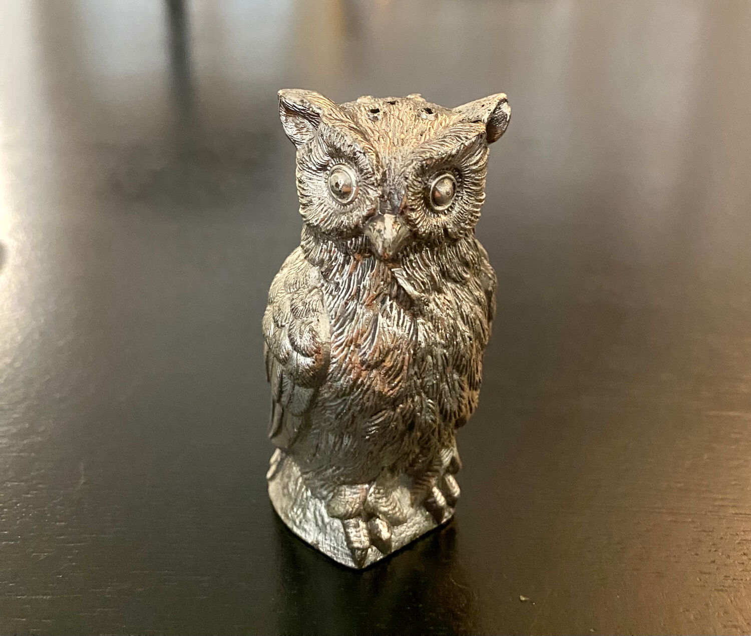 Duo of salt shaker and pepper owl shape in metal