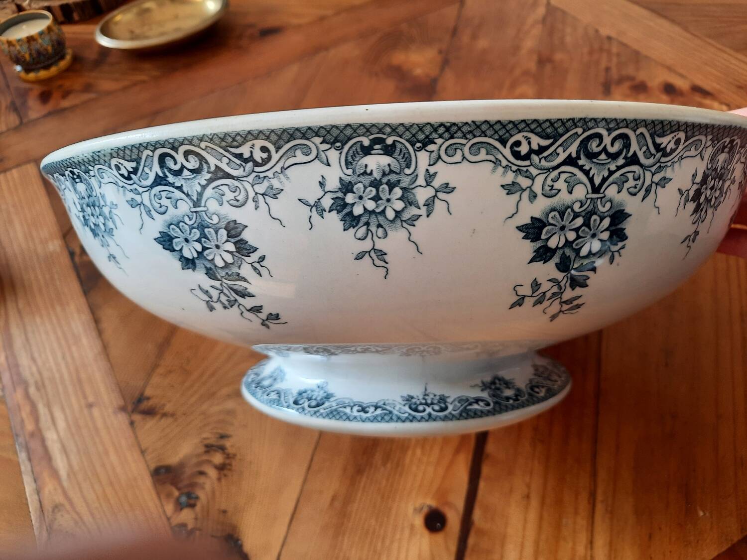 Vegetable dish on foot