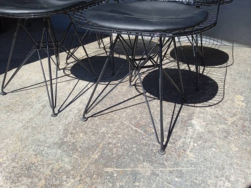 Set of 4 Eames chairs in metal